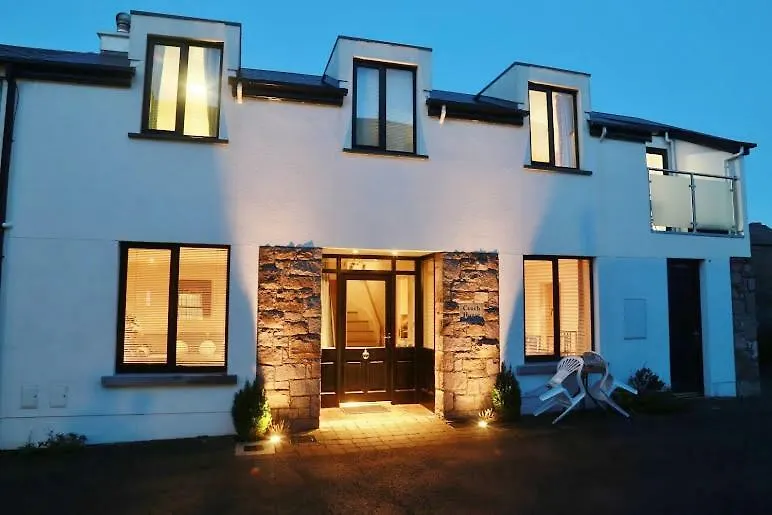 Silver Crescent House & Apts Vacation Rentals Galway City Ireland