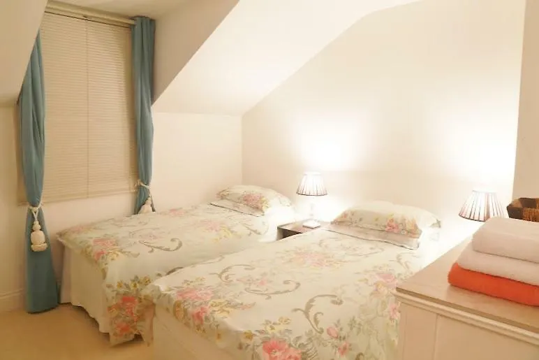 Silver Crescent House & Apts Vacation Rentals Galway City Ireland