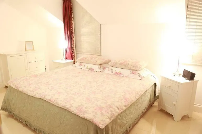 Apartment Silver Crescent House & Apts Vacation Rentals Galway City Ireland