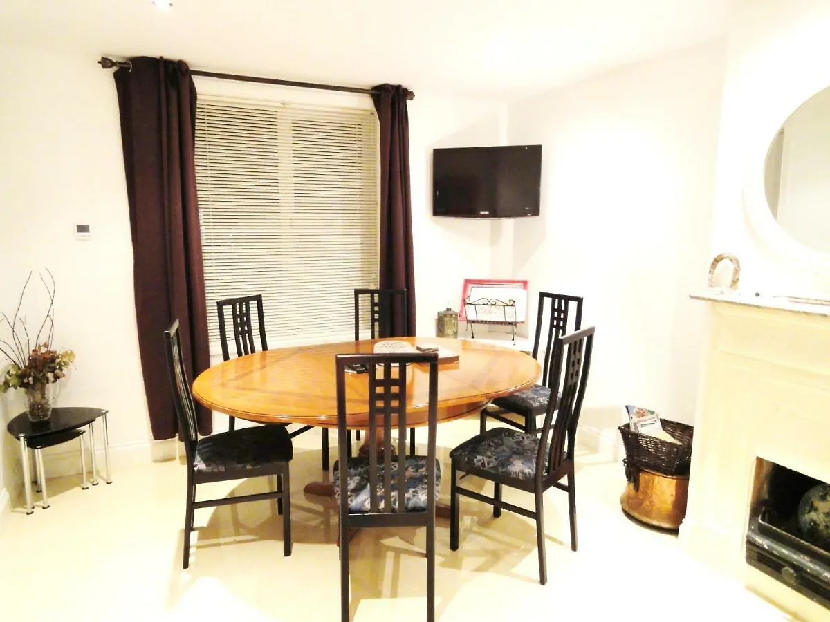 Apartment Silver Crescent House & Apts Vacation Rentals Galway City Ireland