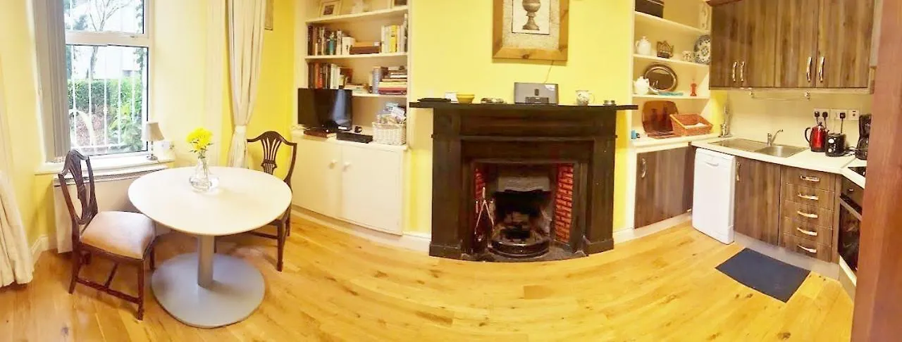 Silver Crescent House & Apts Vacation Rentals Galway City Ireland