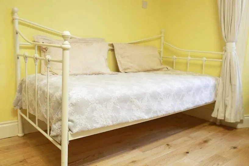 Apartment Silver Crescent House & Apts Vacation Rentals Galway City Ireland